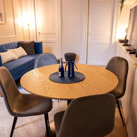 Les Teintes Royales Apartment